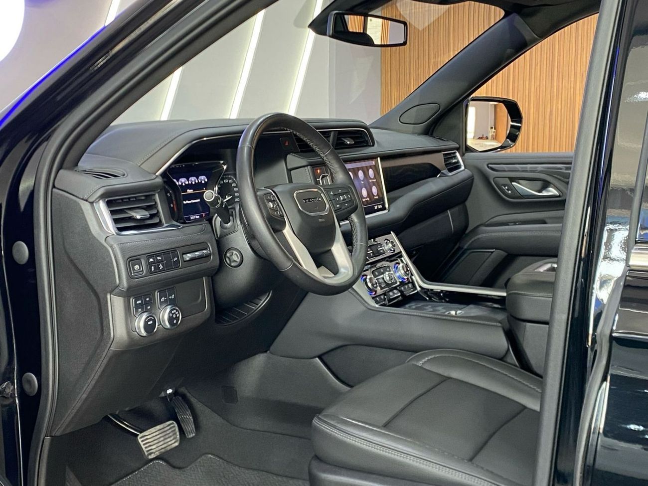 GMC Yukon Denali 6.2L (8 Seater) - 2021