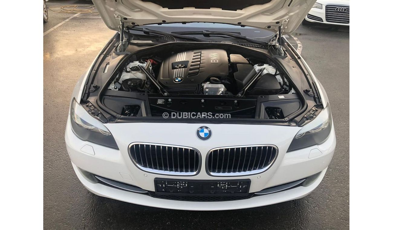 BMW 528i Bmw 528 model 2011 GCC car prefect condition full option low mileage excellent sound system radio Bl