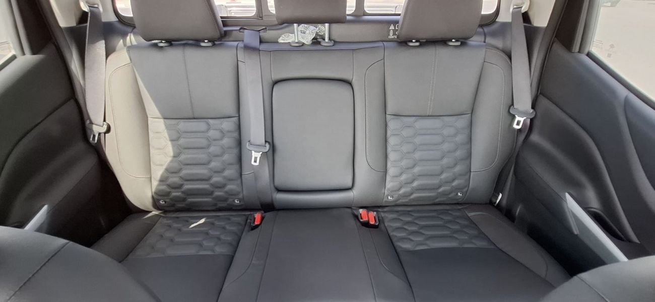 نيسان نافارا G 2.5L 4WD M/T NISSAN Navara 2.5L petrol 4X4 M/T