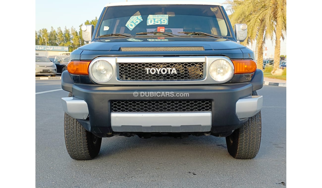 Toyota FJ Cruiser 4.0L PETROL /  DIFF LOCK / GCC SPECS / CLEAN CONDITION (LOT # 68579)