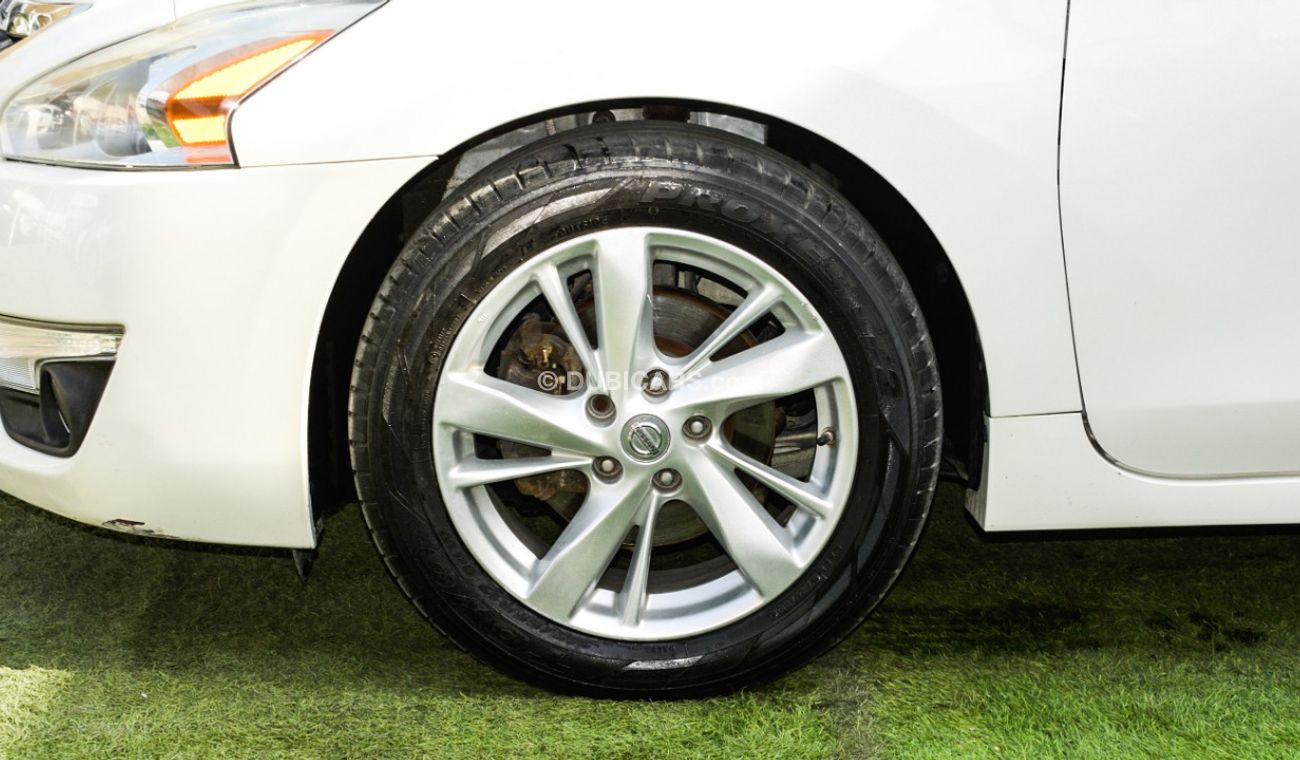 Nissan Altima White color inside Big Ward No.1 fingerprint slot, leather alloy wheels, camera screen control senso