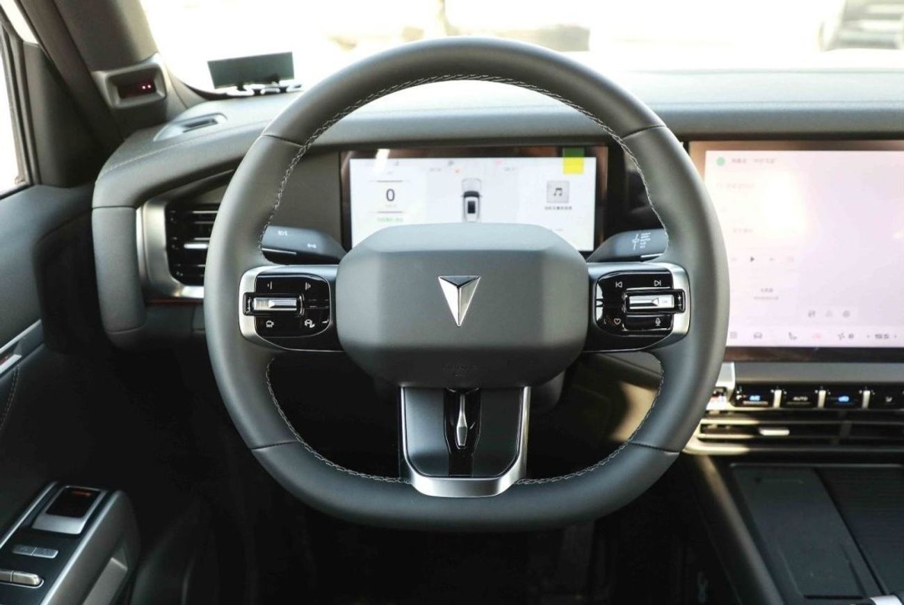 Changan Deepal G318 2024 Changan Deepal G318 Air Suspension - Plug-in Hybrid - White inside Black