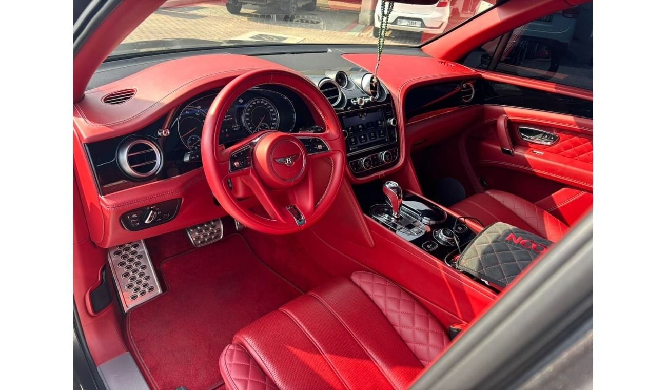 بنتلي بينتايجا GCC W12 CARBON FIBRE EDITION