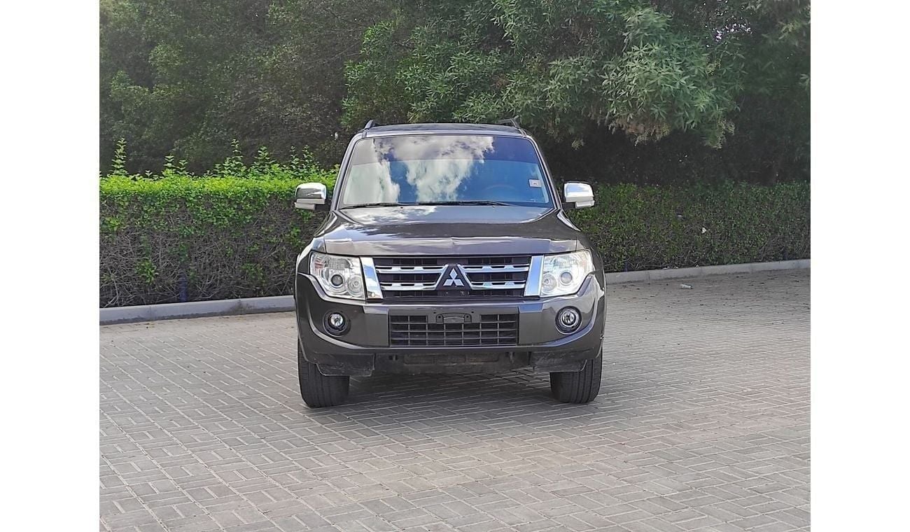 Mitsubishi Pajero GLS 3.5L (186 HP) (7 Seater) Mitsubishi pajero 2013  full automatic