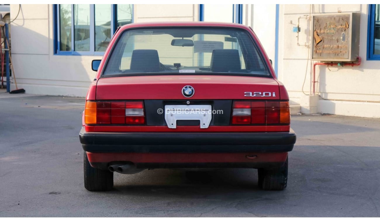 بي أم دبليو 320 i