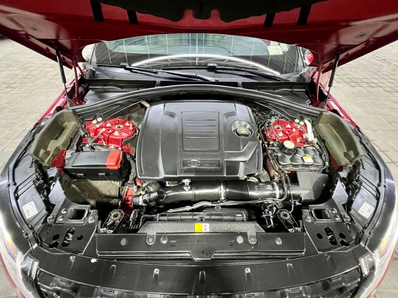 لاند روفر رينج روفر فيلار P250 R-Dynamic HSE 2.0L warranty one year bank financie available