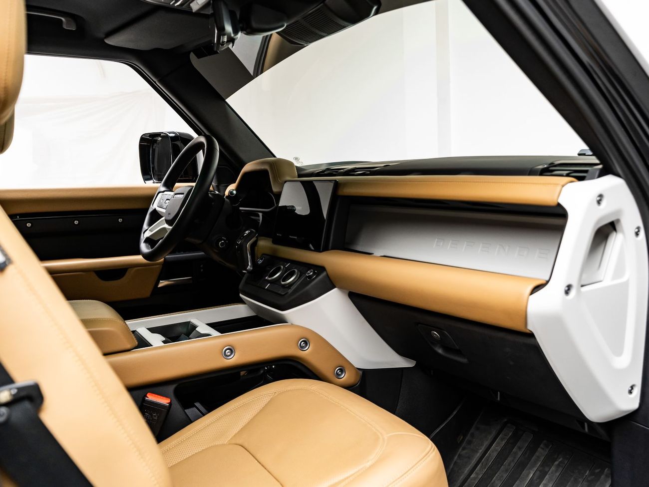 Land Rover Defender P400 110 X-Dynamic HSE 3.0L (5 Seater) 2025 Land Rover Defender 110 HSE P400, 2029 Land Rover Warran