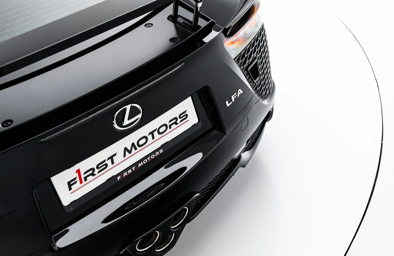 لكزس LFA 4.8L V10 Naturally Aspirated Engine