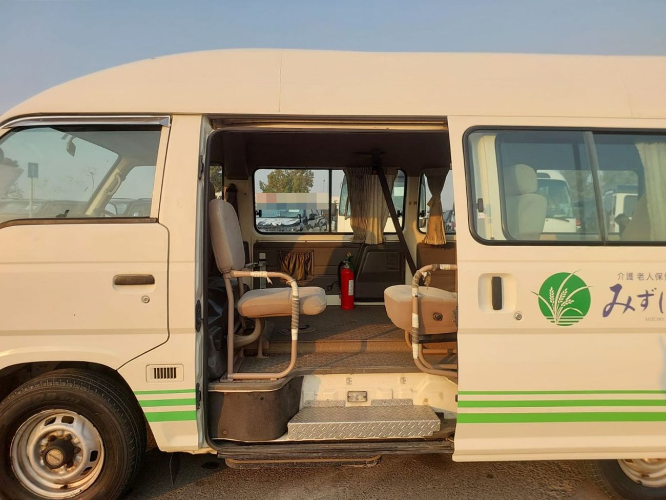 Nissan Caravan NISSAN CARAVAN VAN RHD 1997 MODEL 3.1 L DIESEL MANUAL(PM00945)