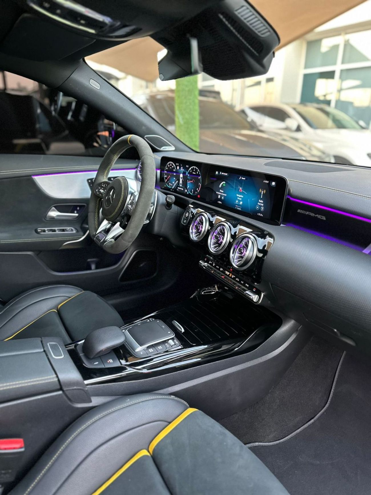 مرسيدس بنز CLA 45 S  AMG مرسيدس بنز AMG CLA45S خليجي فل ابشن صبغ وكاله تشييكات وكاله تحت الضمان بحاله ممتازه