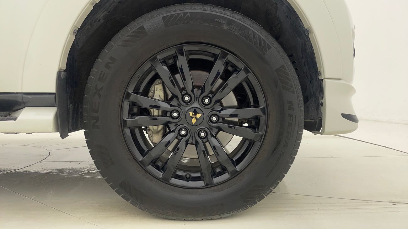 ميتسوبيشي باجيرو GLS H/L , SIGNATURE EDITION 3.8 | بدون دفعة مقدمة | اختبار القيادة في المنزل