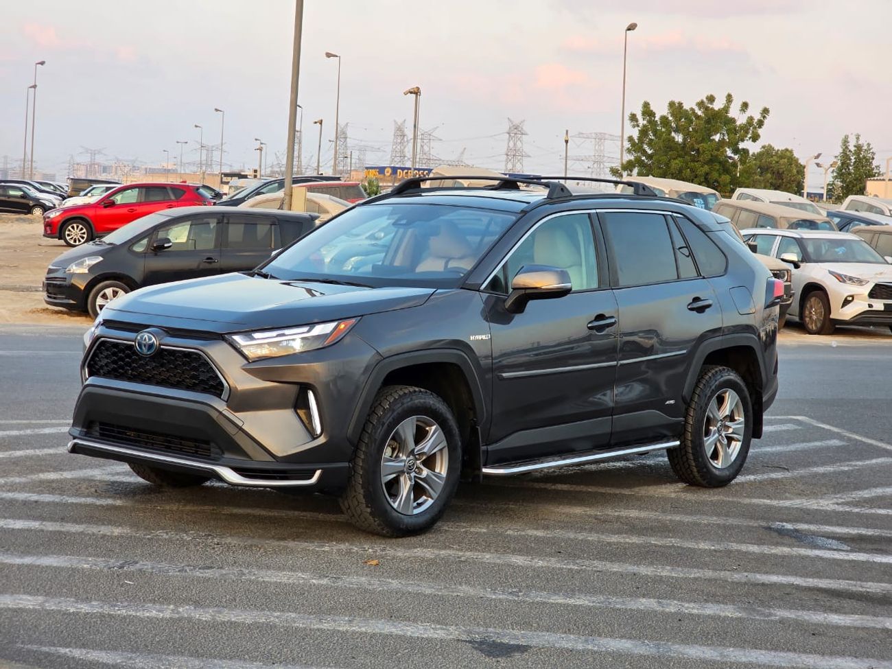 Toyota RAV4 2022 Model XLE hybrid engine Push , AWD and leather seats