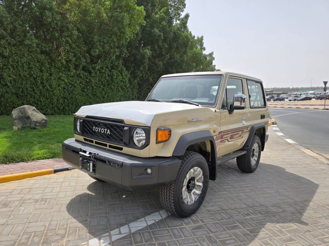 Toyota Land Cruiser 70 DLX 4.0L TOYOTA LAND CRUISER HARDTOP (70 SERIES) (GRJ71) 2024 ZERO km AUTOMATIC V6 engine 4.0 availa