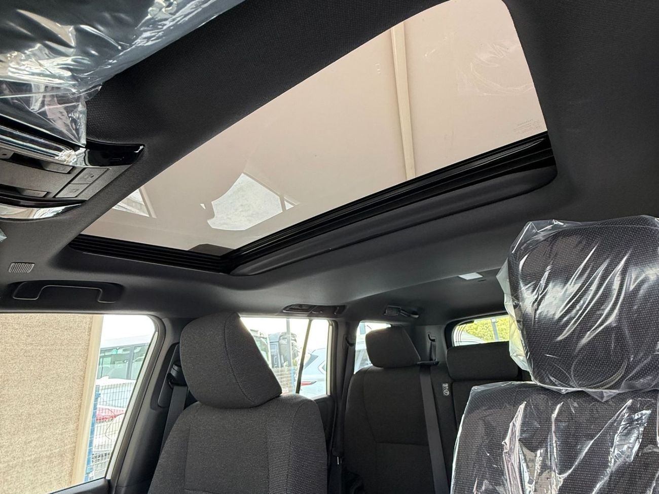 Toyota Prado PRADO 2.8 SUNROOF BLACK INTERIOR ** EXPORT ONLY **التصدير فقط خارج الخليج***