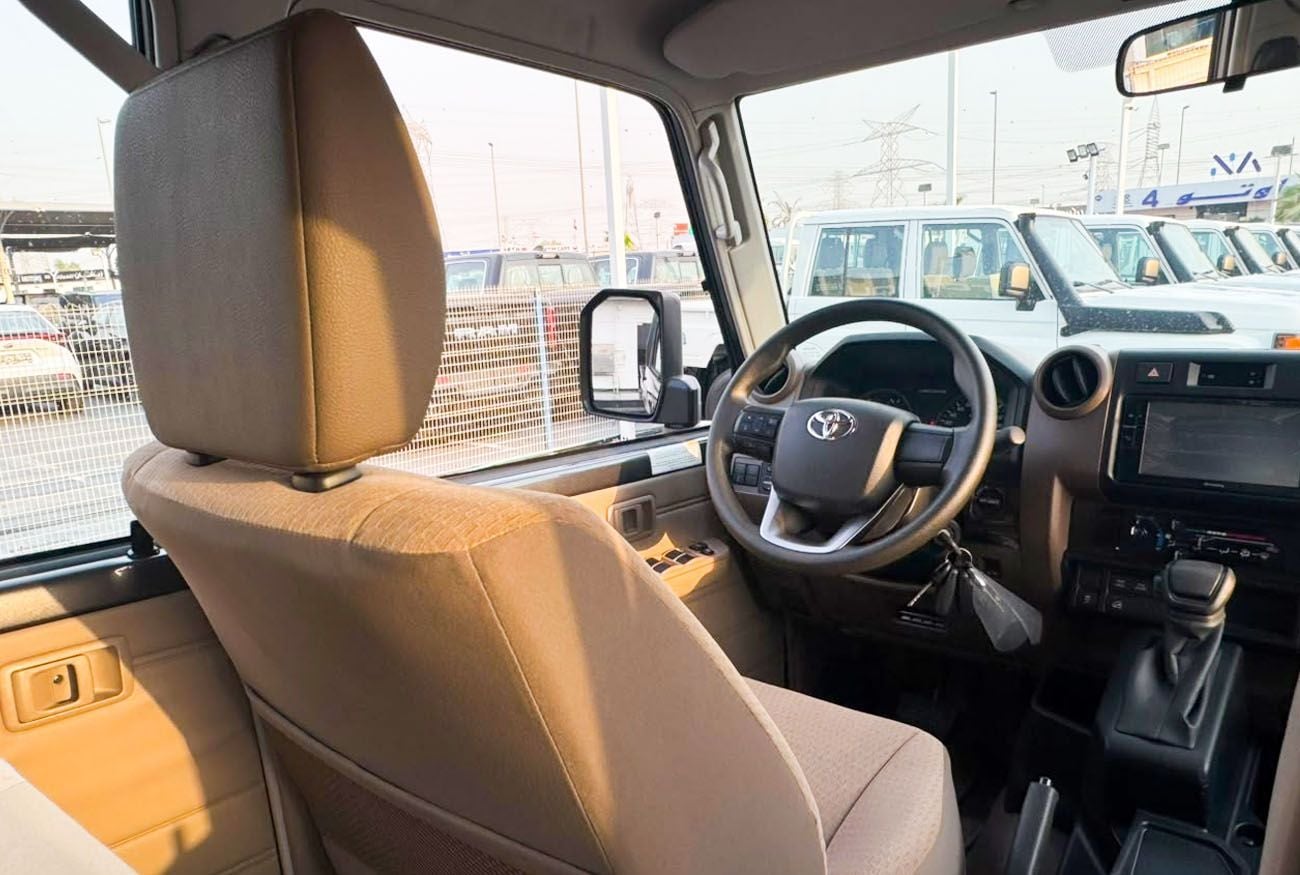تويوتا لاند كروزر 70 LC79 LX - Manual . Diesel . Pick Up Truck . All Wheel Drive . 5 Seats . 4 Doors
