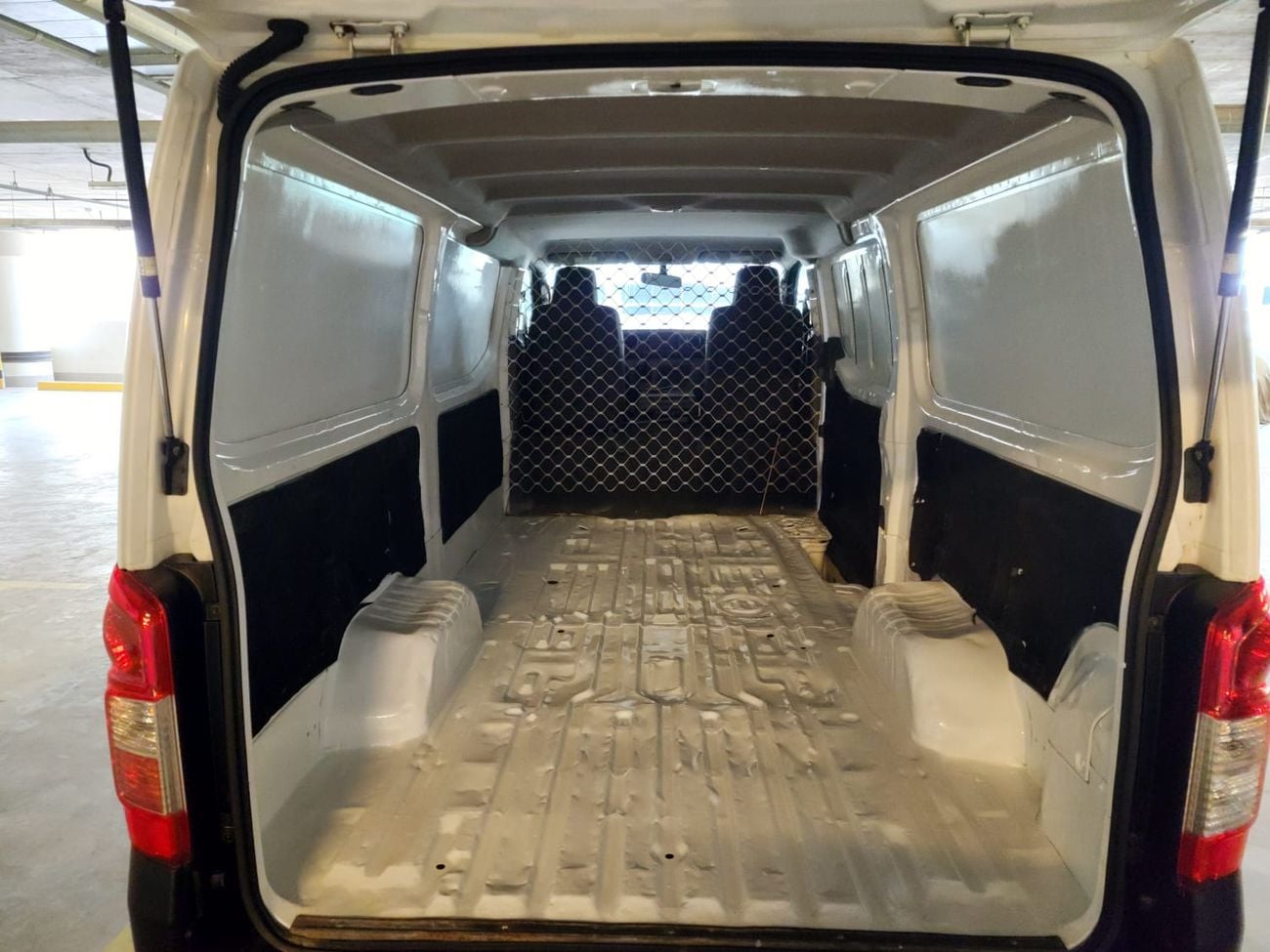 Nissan Urvan STD