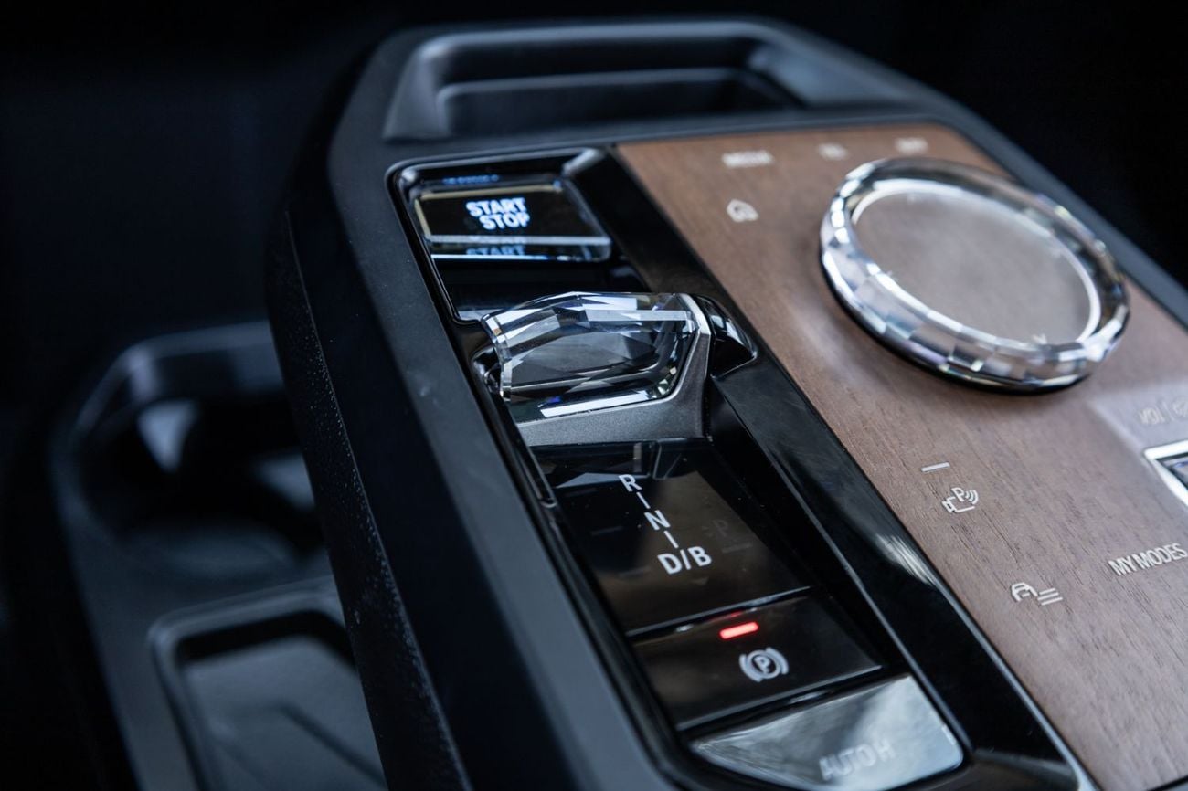 بي أم دبليو iX xDrive50