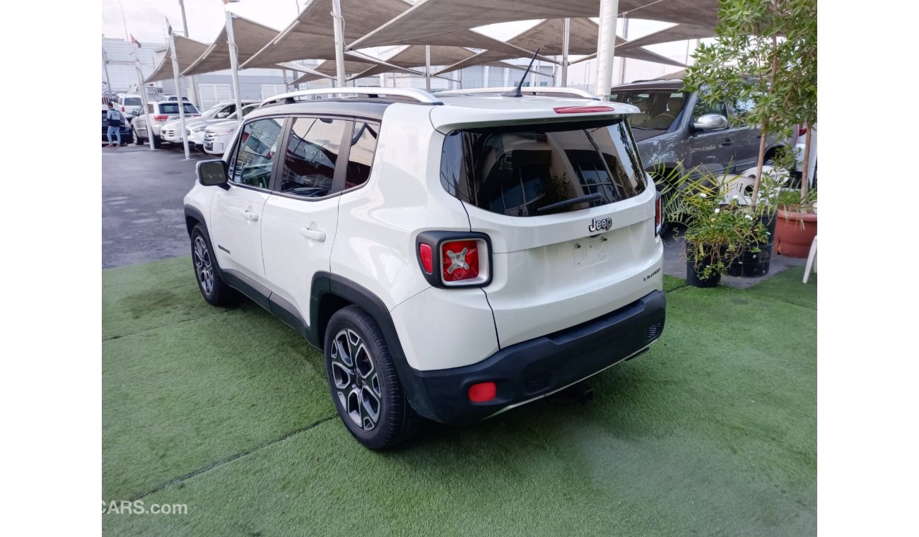 Jeep Renegade Imported model 2016 white color No. 2 cruise control control screen camera in excellent condition