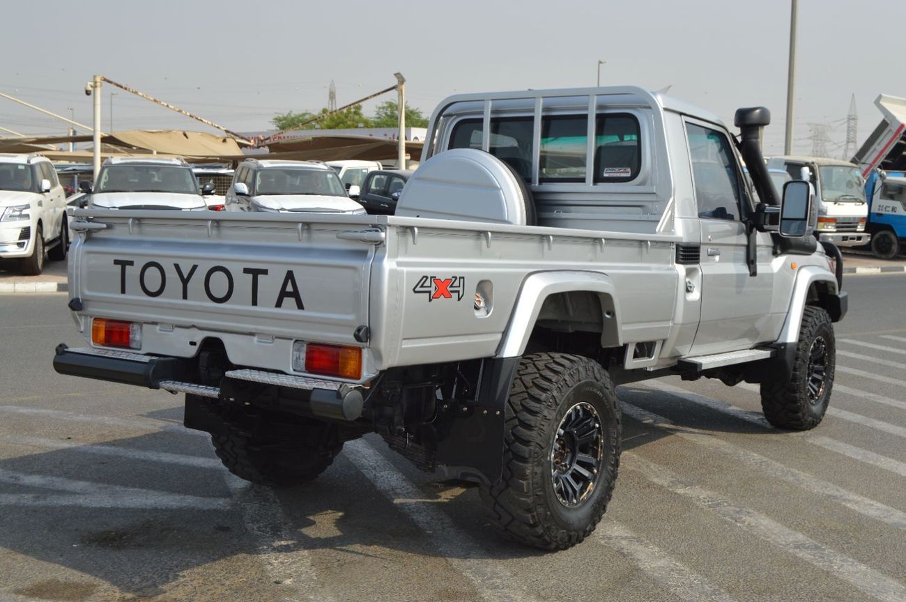 Toyota Land Cruiser Pick Up Toyota Land Cruiser Pick-Up Single Cabin Year: 2010 Color: Silver