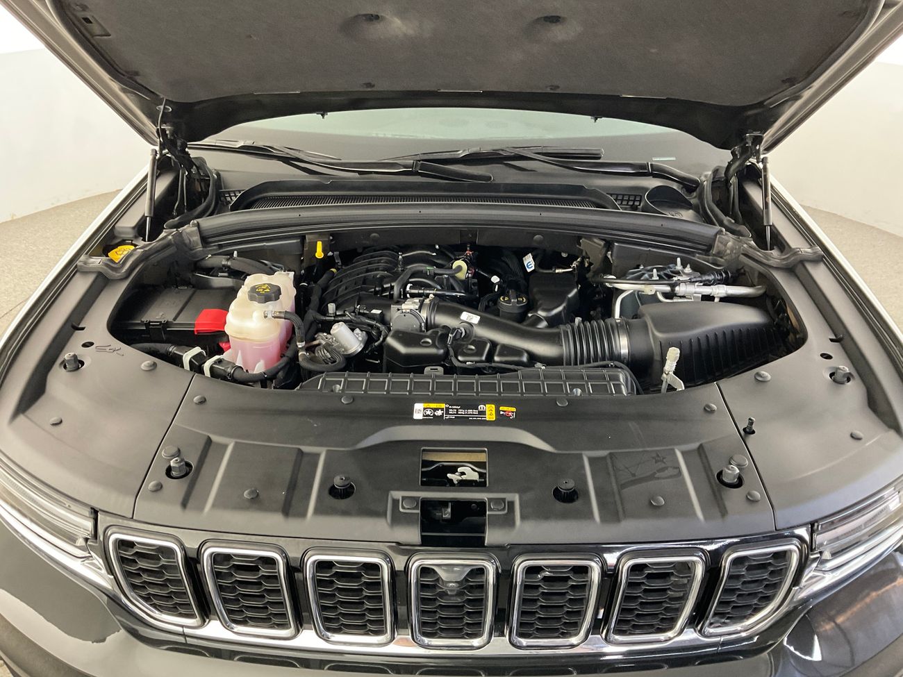 جيب جراند شيروكي Limited Plus | شامل الضمان | 0 ﺪﻔﻋﺓ ﺃﻮﻟﻯ