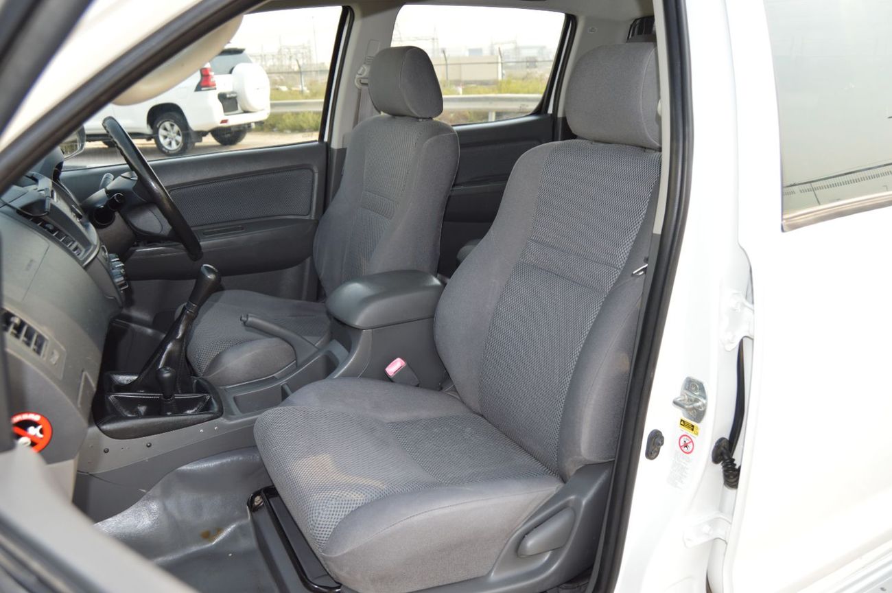 Toyota Hilux Double cabin 3.0L, perfect inside and outside