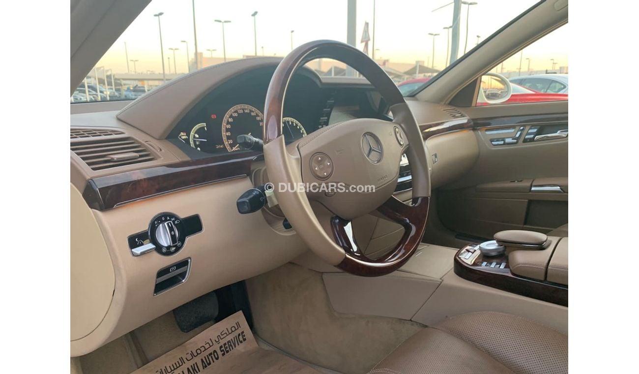 Mercedes-Benz S 500 Mercedes benz S500 model 2009 GCC car prefect condition full option low mileage  panoramic roof lea