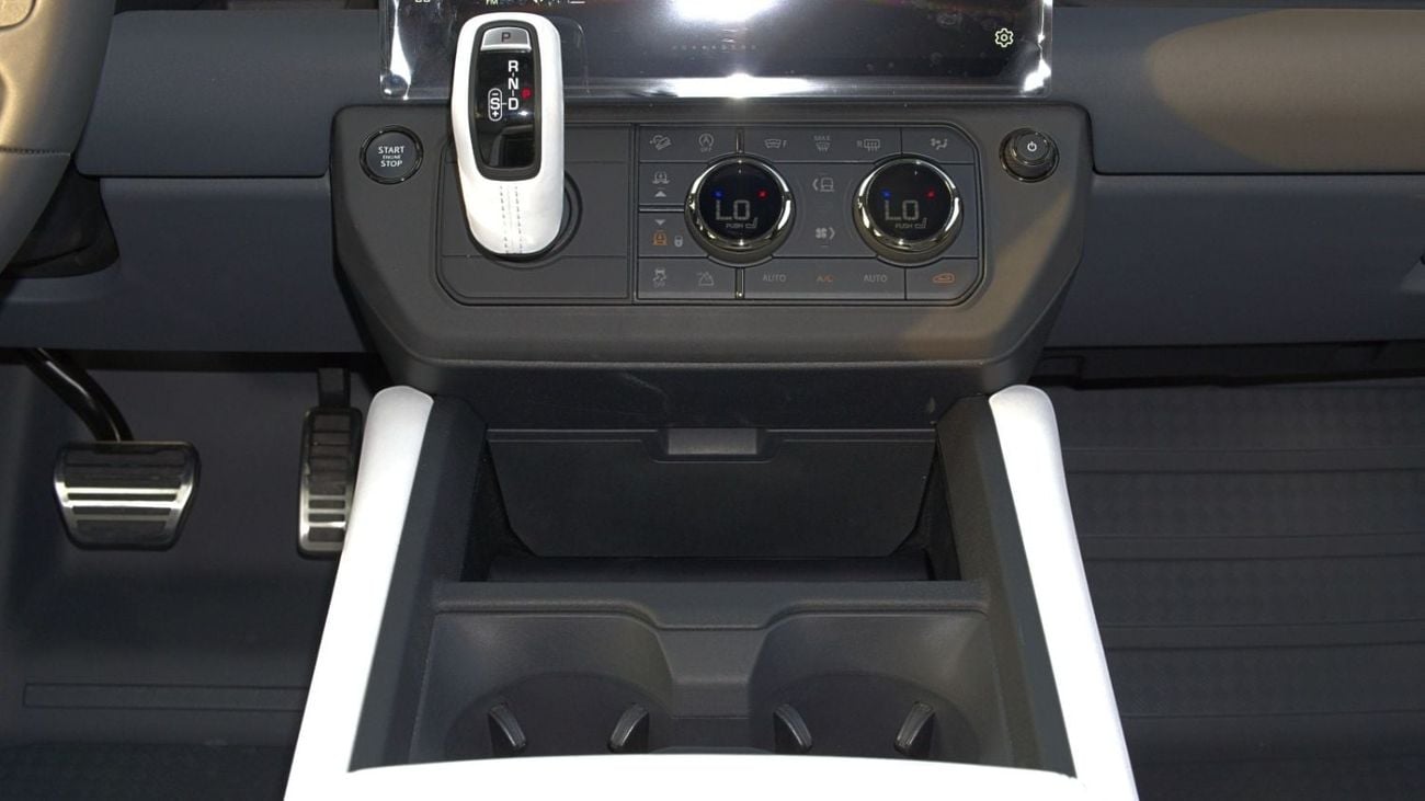 Land Rover Defender 110 OCTA  P635 | Borasco Grey | Light Cloud/Lunar | 635 HP