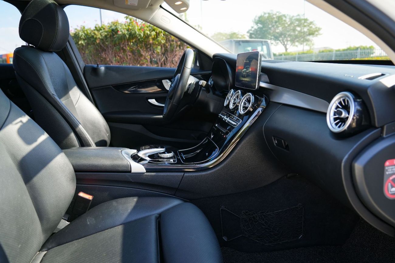 مرسيدس بنز C 200 2018!! KOREAN SPECS!! NO PAINT!! NO ACCIDENT!!