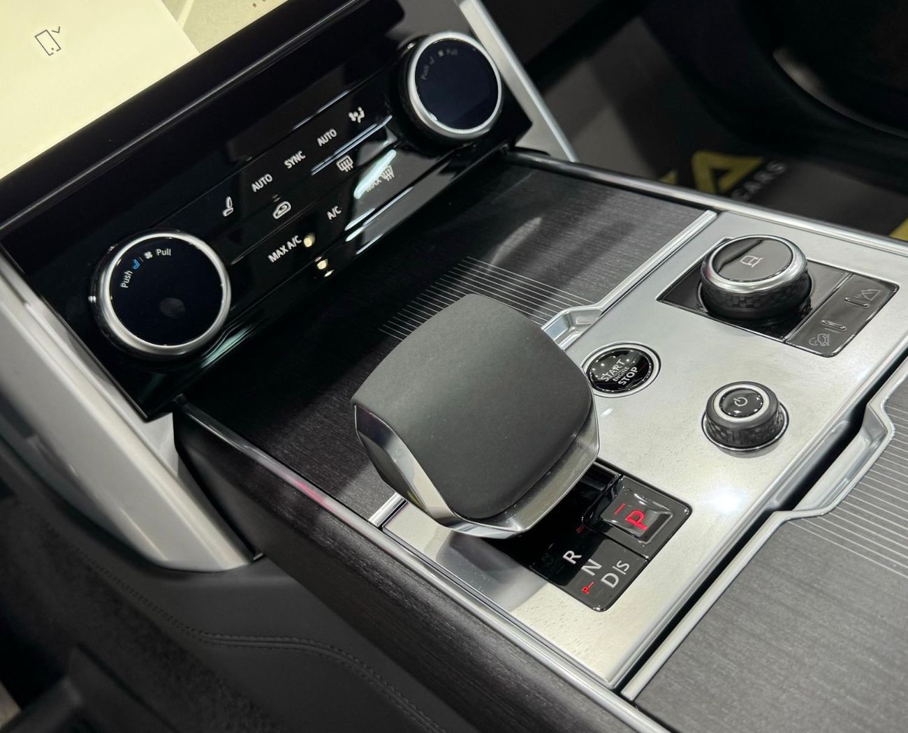 Land Rover Range Rover 2023 Range Rover Vogue P530 First Edition, 5 Years Range Rover Warranty, Full Service History, GCC