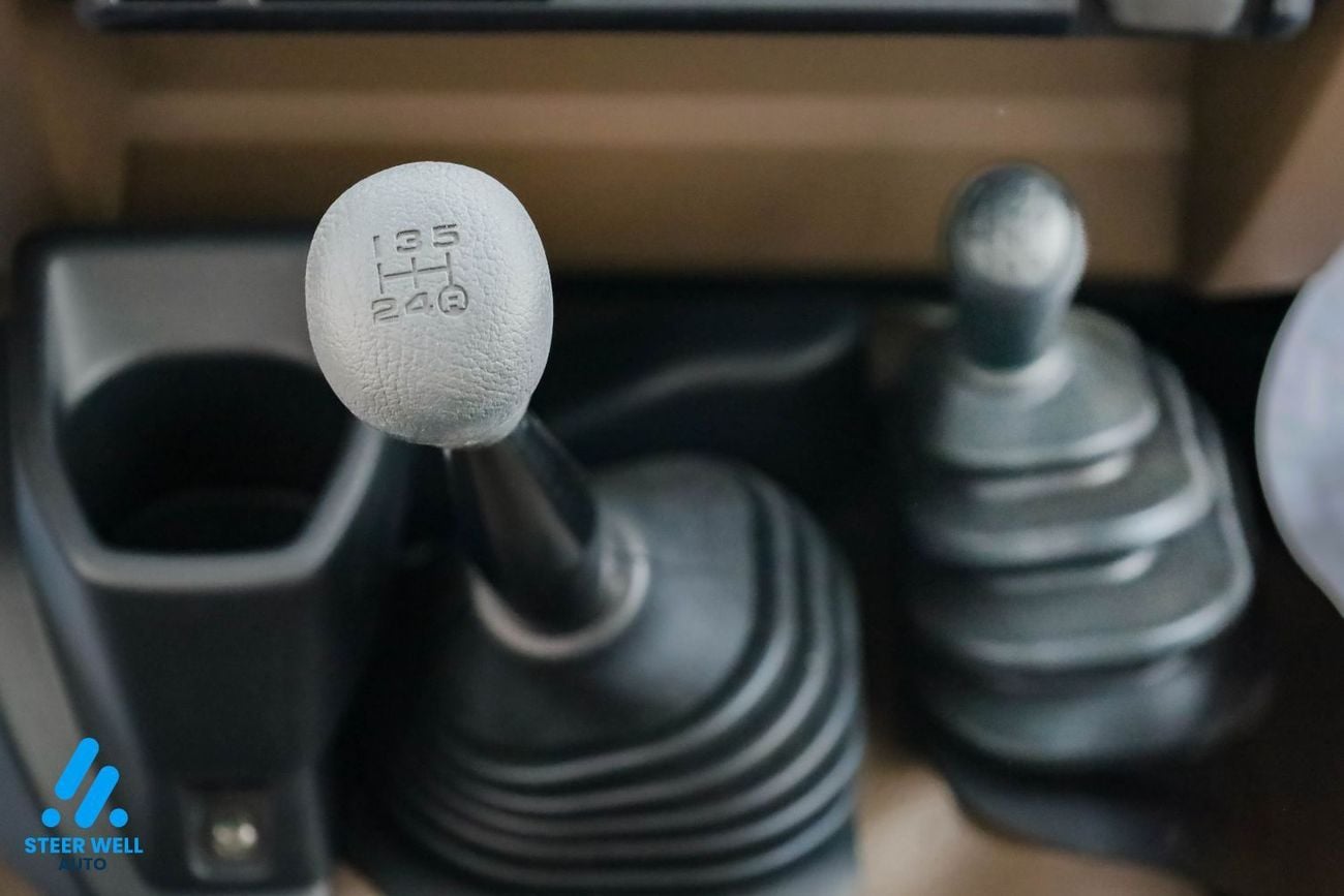 تويوتا لاند كروزر بيك آب Double-Cab LC 79 | 2.8L Turbo DSL | GCC Specs | 4WD MT | Heavy Duty Workhorse | Export Ready