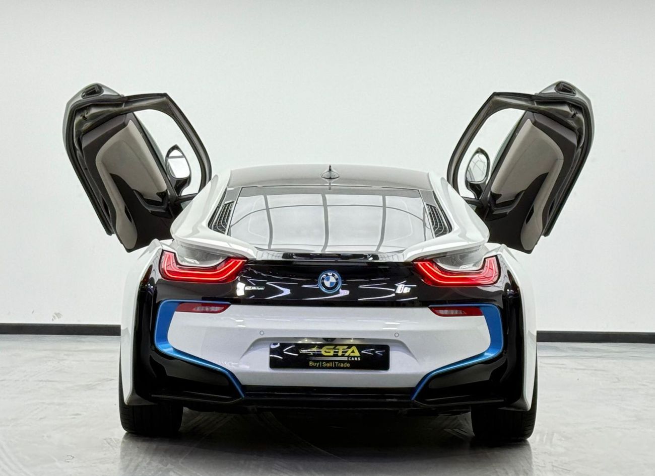 بي أم دبليو i8 Plug-In Hybrid 1.5L 2015 BMW i8, Full BMW Service History, Fully Loaded, Very Low Km, Excellent Cond