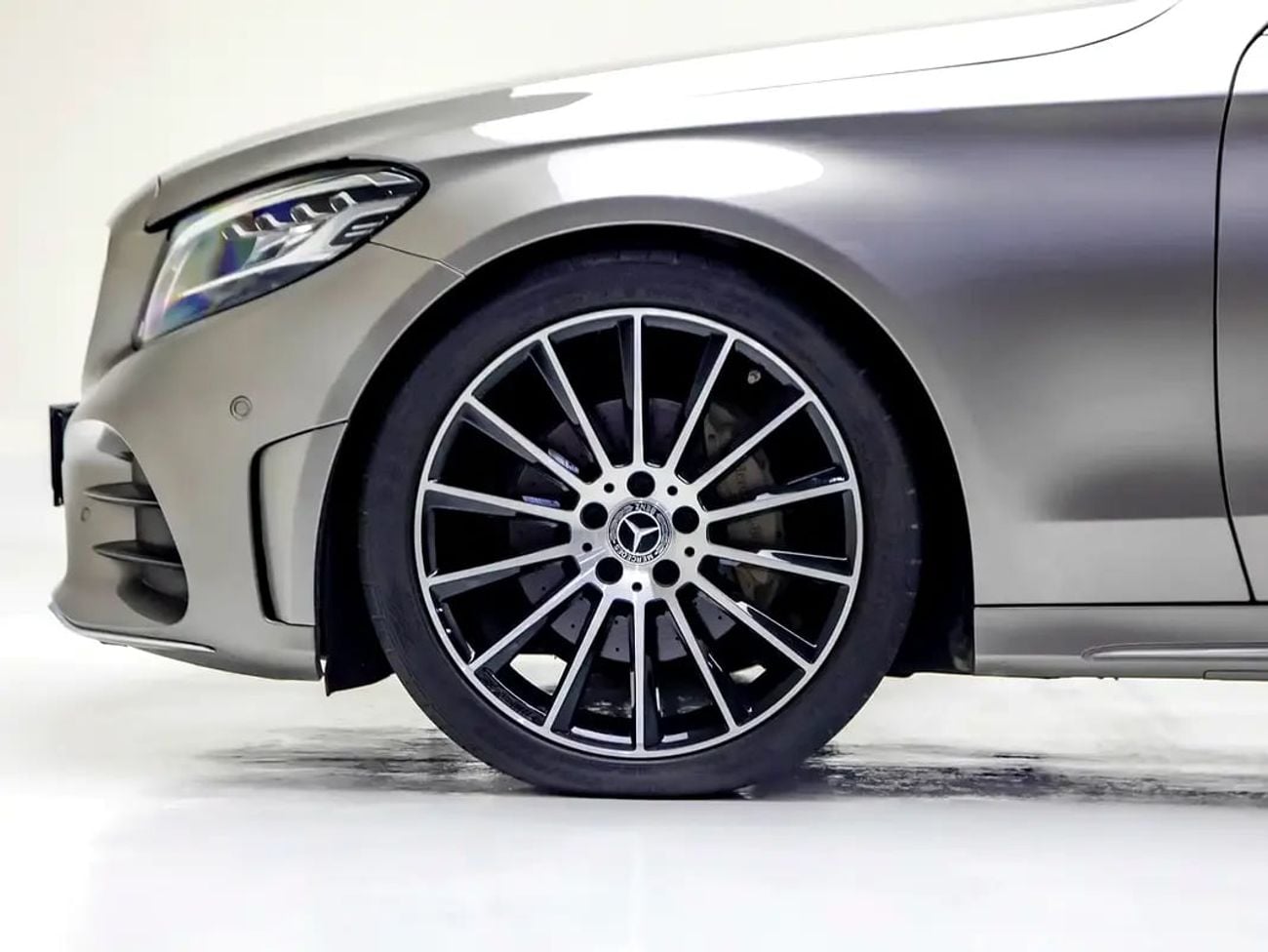 Mercedes Benz C200 C200 | GCC Specification | Silver Exterior | Luxury Sedan