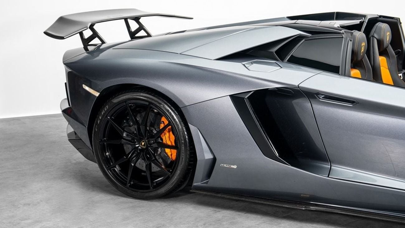 لامبورغيني أفينتادور ROADSTER