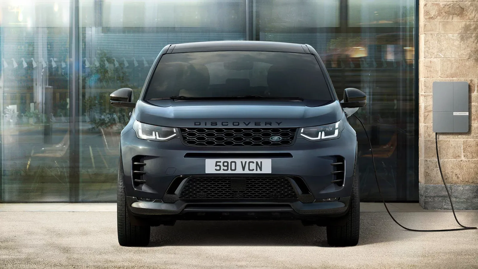 Land Rover Discovery Sport exterior - Front Profile