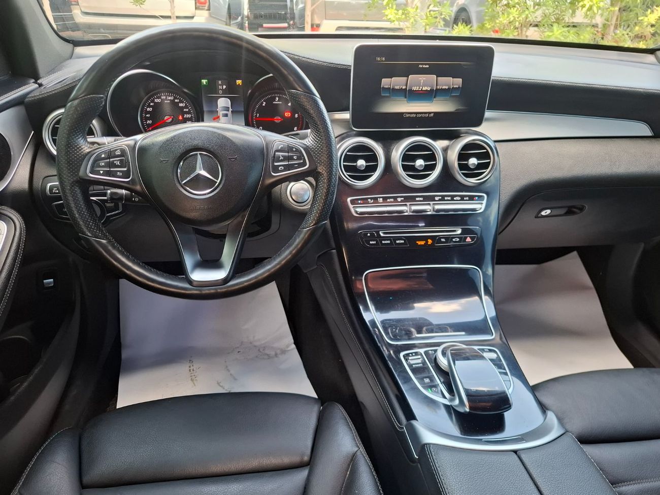 مرسيدس بنز GLC كوبيه 200 مرسيدس  glc 220 2018 فل