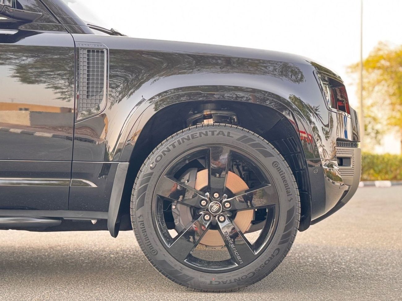 Land Rover Defender P400 110 X-Dynamic HSE 3.0L (5 Seater)