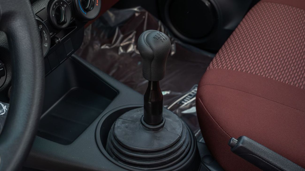 تويوتا هيلوكس TOYOTA HILUX 2.4 SINGLE CABIN BASIC 4X4 MT -2026YM