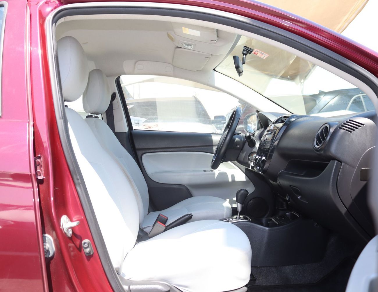 ميتسوبيشي اتراج ميتسوبيشى أتراج -2022 - خليجى- بدون حوادث - بمحرك 1.2L- ممشى قليل - بحاله ممتازه