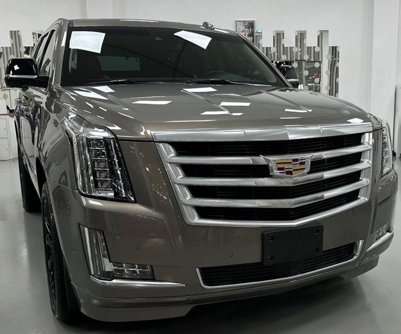 Cadillac Escalade Premium Luxury GCC .. Original Paint .. FSH .. Perfect Condition .. 6,2L