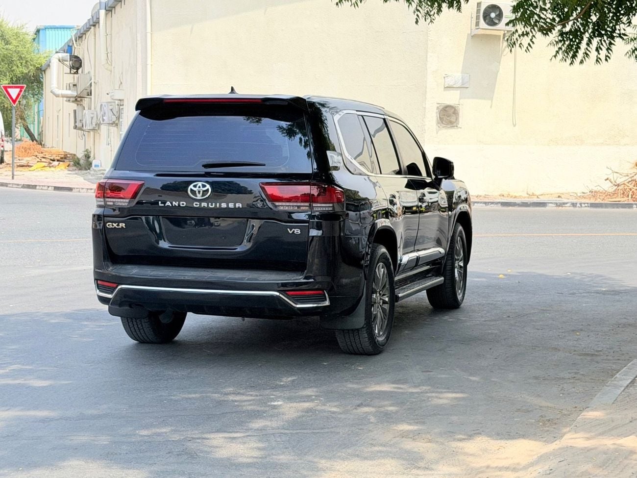 تويوتا لاند كروزر Toyota landcuriser GXR V8 2016 sunroof facelifted 2025 petrol 2016 V8 sunroof 4.6 petrol
