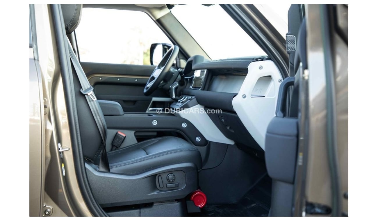 Land Rover Defender 2023 Land Rover Defender 2.0L - Gondwana Inside Black
