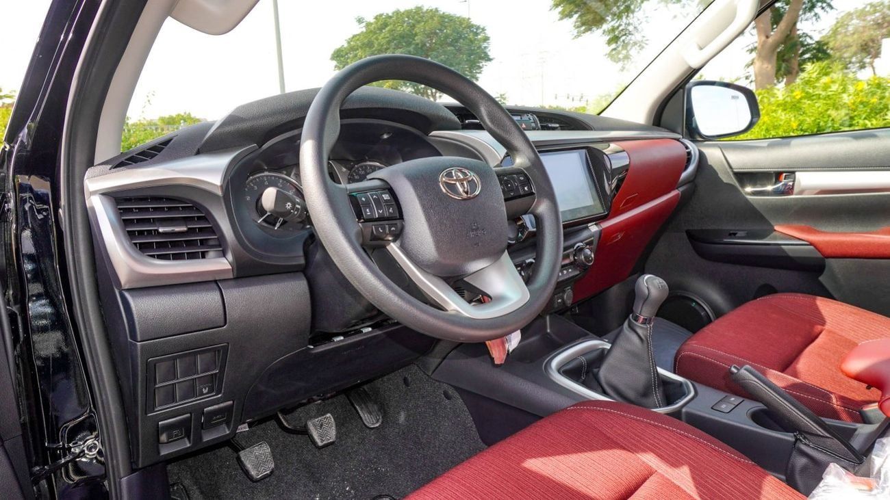 تويوتا هيلوكس ECTAGR004 – 2025 Toyota Hilux Double Cab 2.7L Petrol Manual 4wd – Black w Red