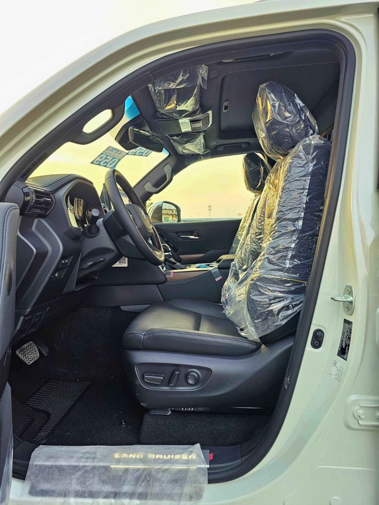 Toyota Land Cruiser VX || 4.0L PETROL V6 | RADAR | BIG DVD | LEATHER WITH MEMORY SEATS (CODE#VX4HA)