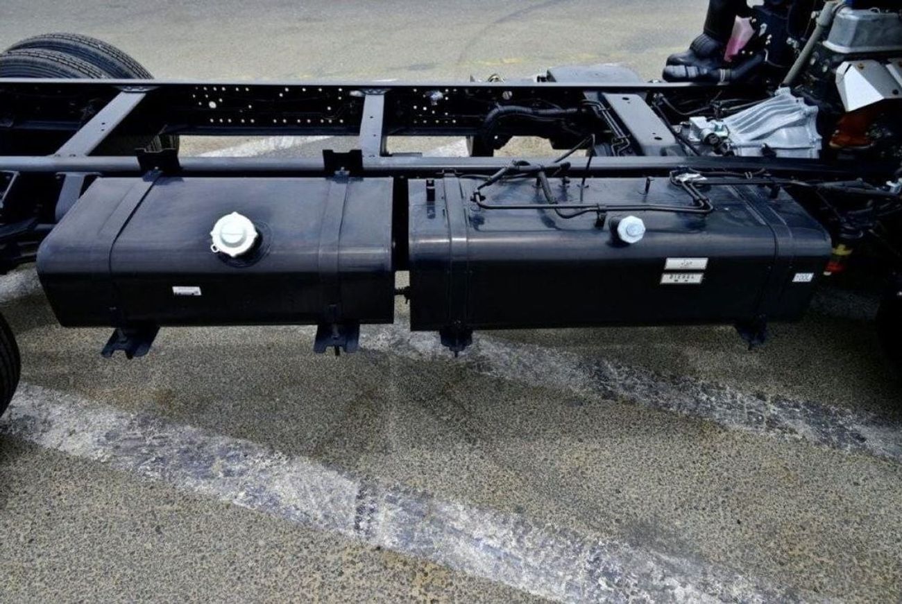 ميتسوبيشي فوسو كانتير Fuso 3 Ton Single Cab Chassis 4.2 Diesel MT