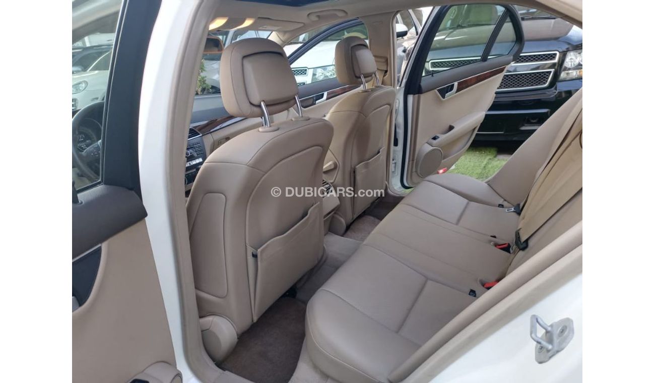 Mercedes-Benz C 250 MERCEDES C250 WHITE COULOUR SUNROOF LEATHER SEATS VERY GOOD CONDTION