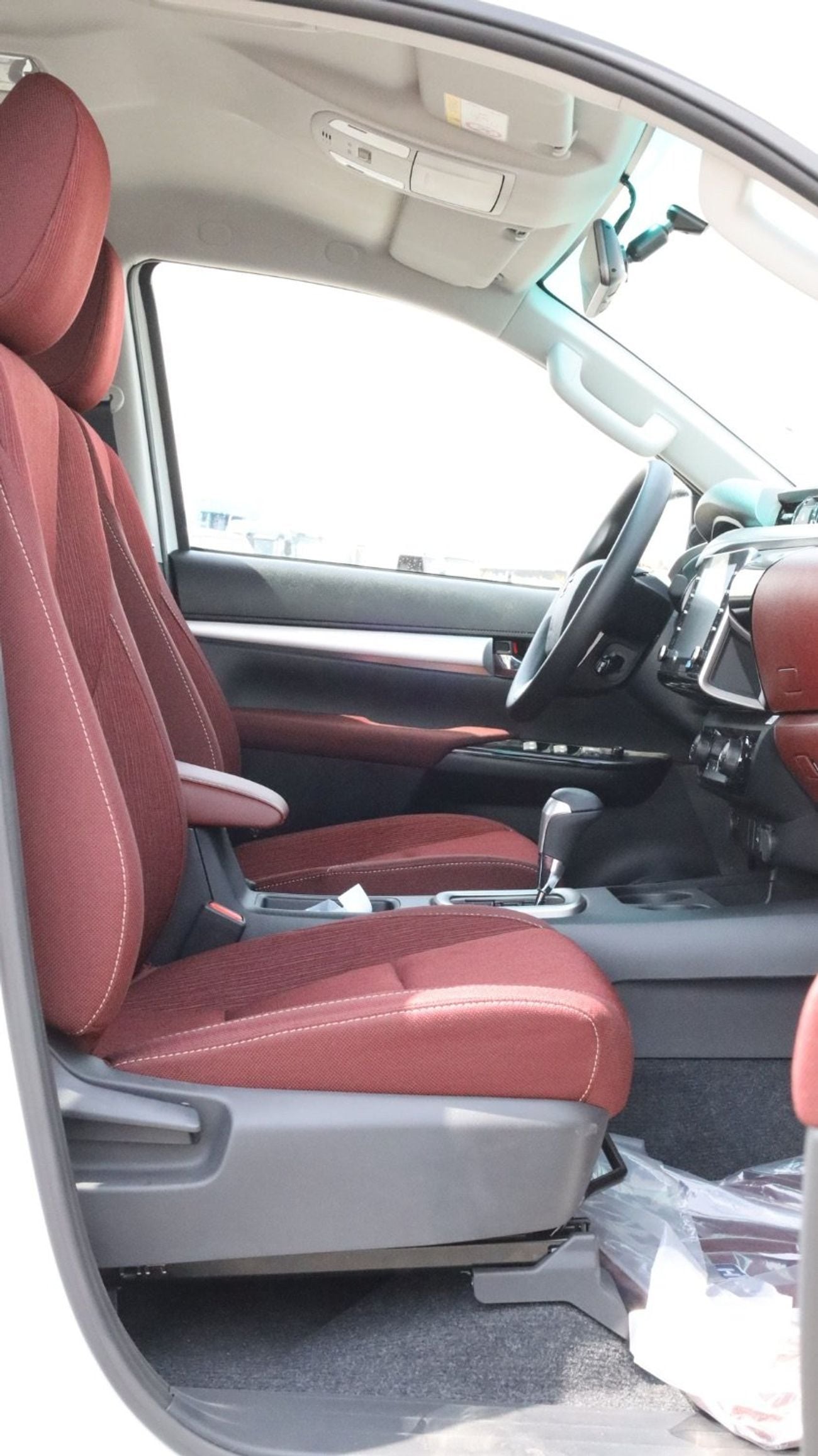 تويوتا هيلوكس TOYOTA HILUX SR5 2.7L A/T full option