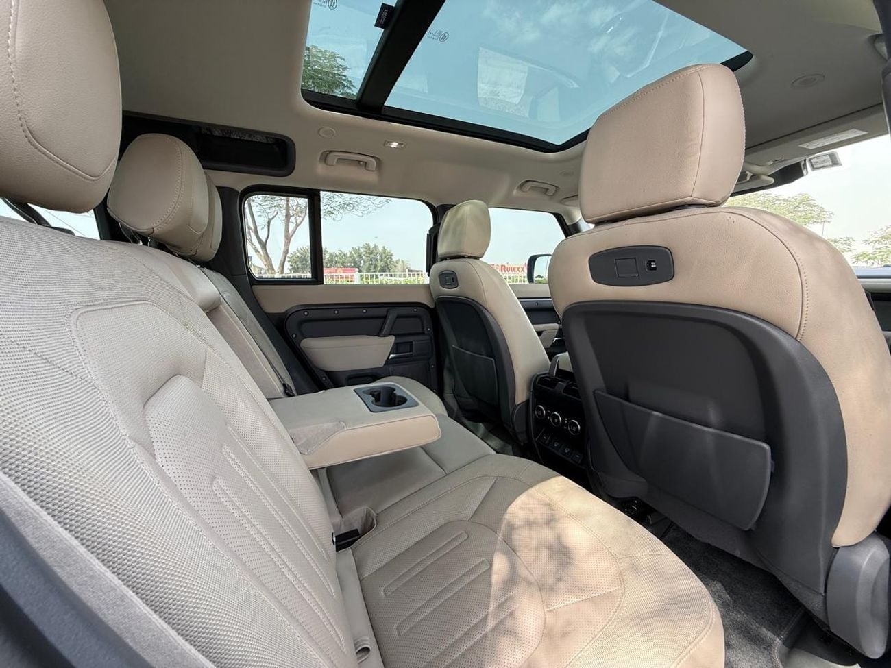 Land Rover Defender P300 110 S 2.0L (5 Seater) RAMADAN OFFER LAND ROVER DEFENDER 110S P300 2021 GCC URBAN BODY KIT FULL