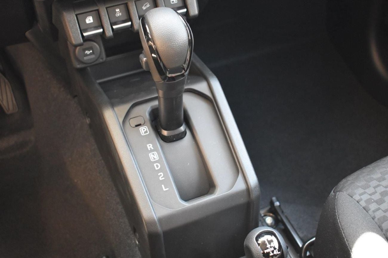 سوزوكي جيمني GL . 1.5L . 4 Cyl . 4-Speed Automatic . Petrol . 4WD . 5 Seats . 3 Door