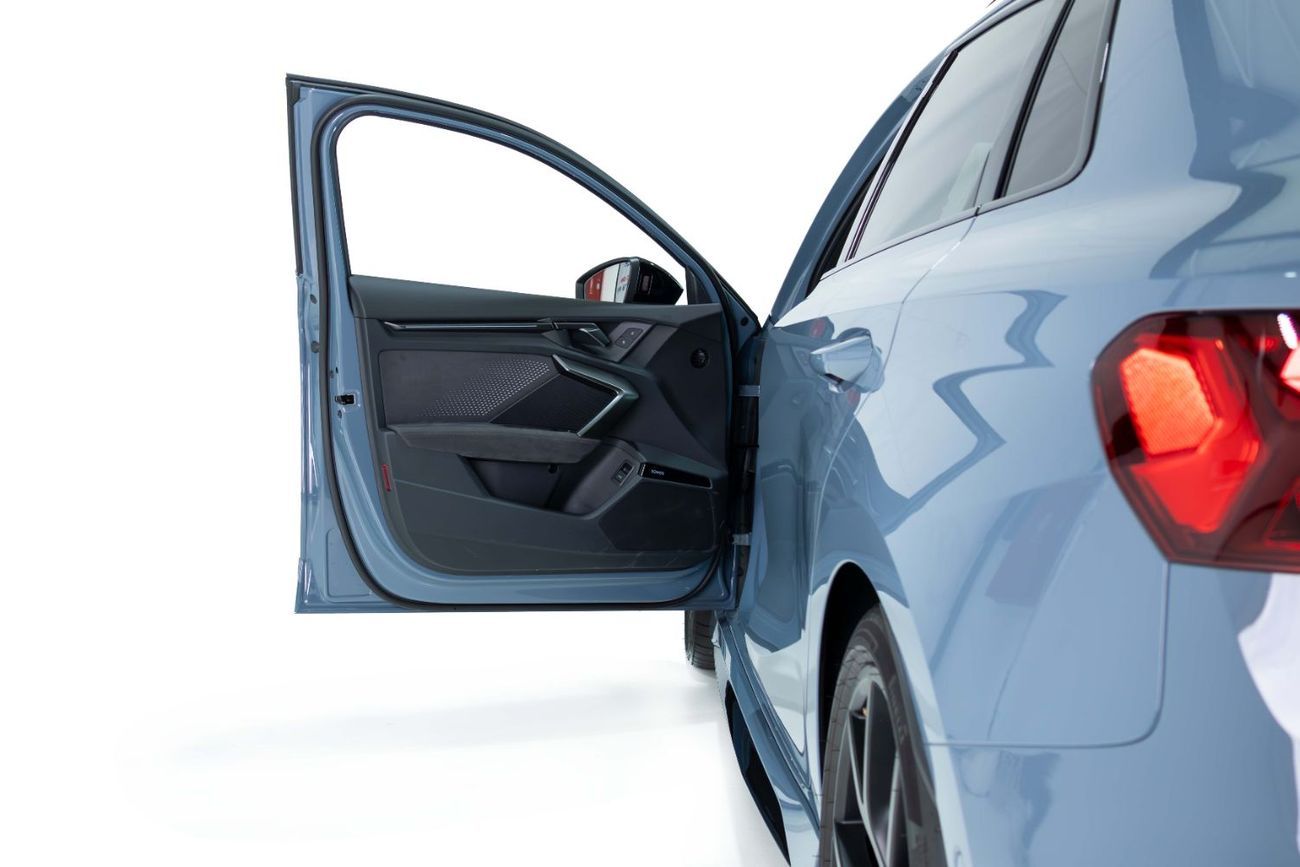 أودي RS3 TFSI quattro 2.5L Sportback