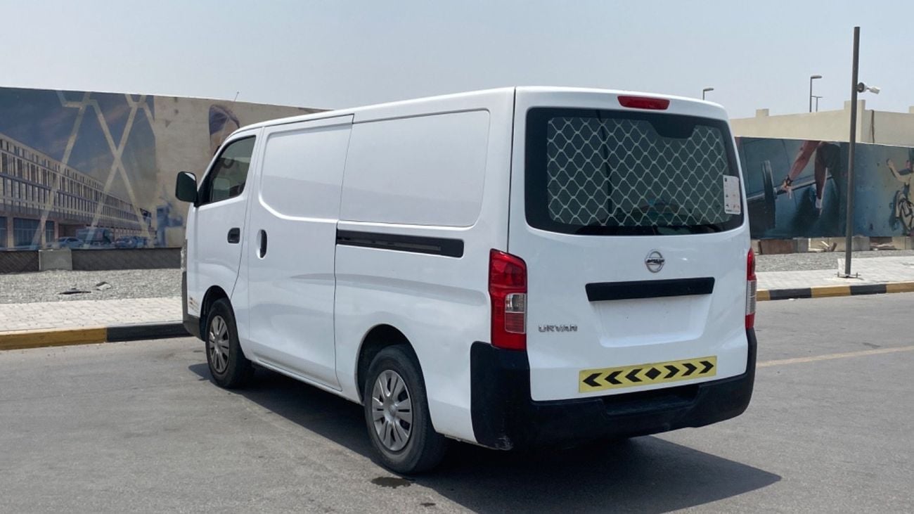 نيسان أورفان